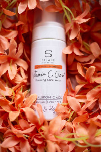 Vitamin C Glow+ Foaming face wash (150ml)