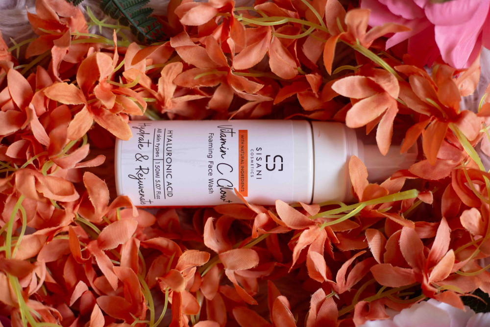 Vitamin C Glow+ Foaming face wash (150ml)