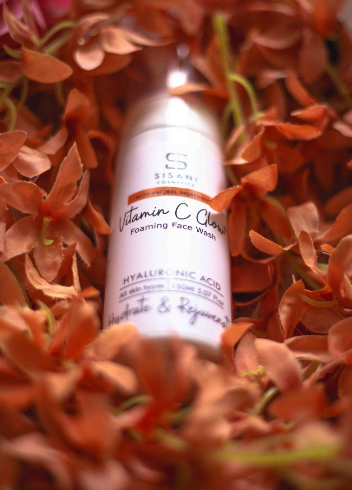 Vitamin C Glow+ Foaming face wash (150ml)
