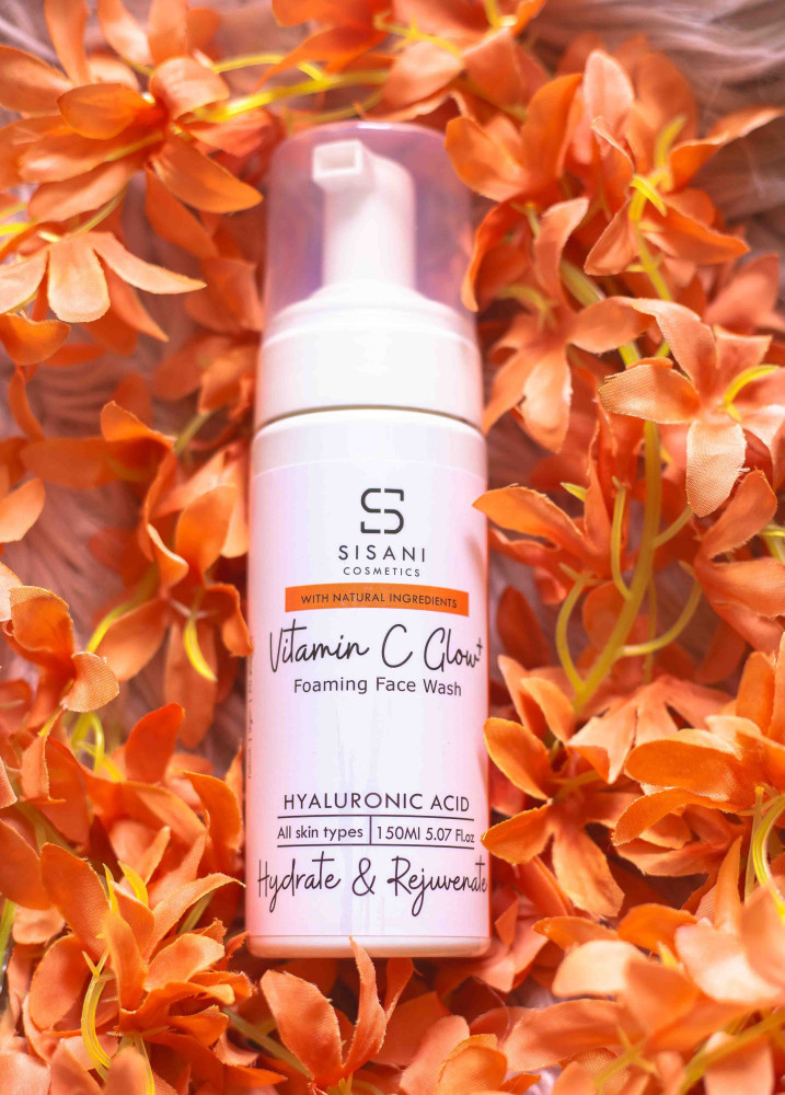 Vitamin C Glow+ Foaming face wash (150ml)